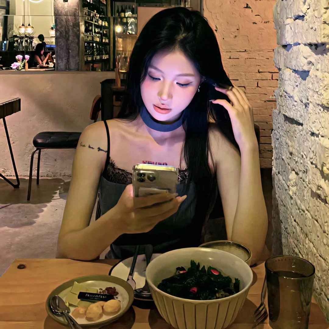 明洞春晓 海报